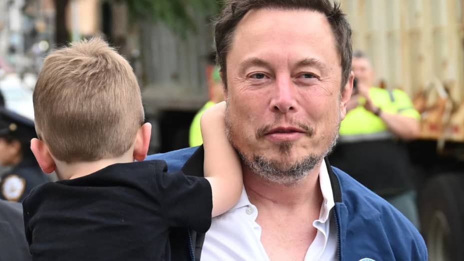 NEW YORK, US - SEPTEMBER 17: Elon Musk arrives at the Turkish House to meet with Turkish President Recep Tayyip Erdogan ahead of the 78th session of the United Nations (UN) General Assembly in New York, United States on September 17, 2023. (Photo by Fatih Aktas/Anadolu Agency via Getty Images)