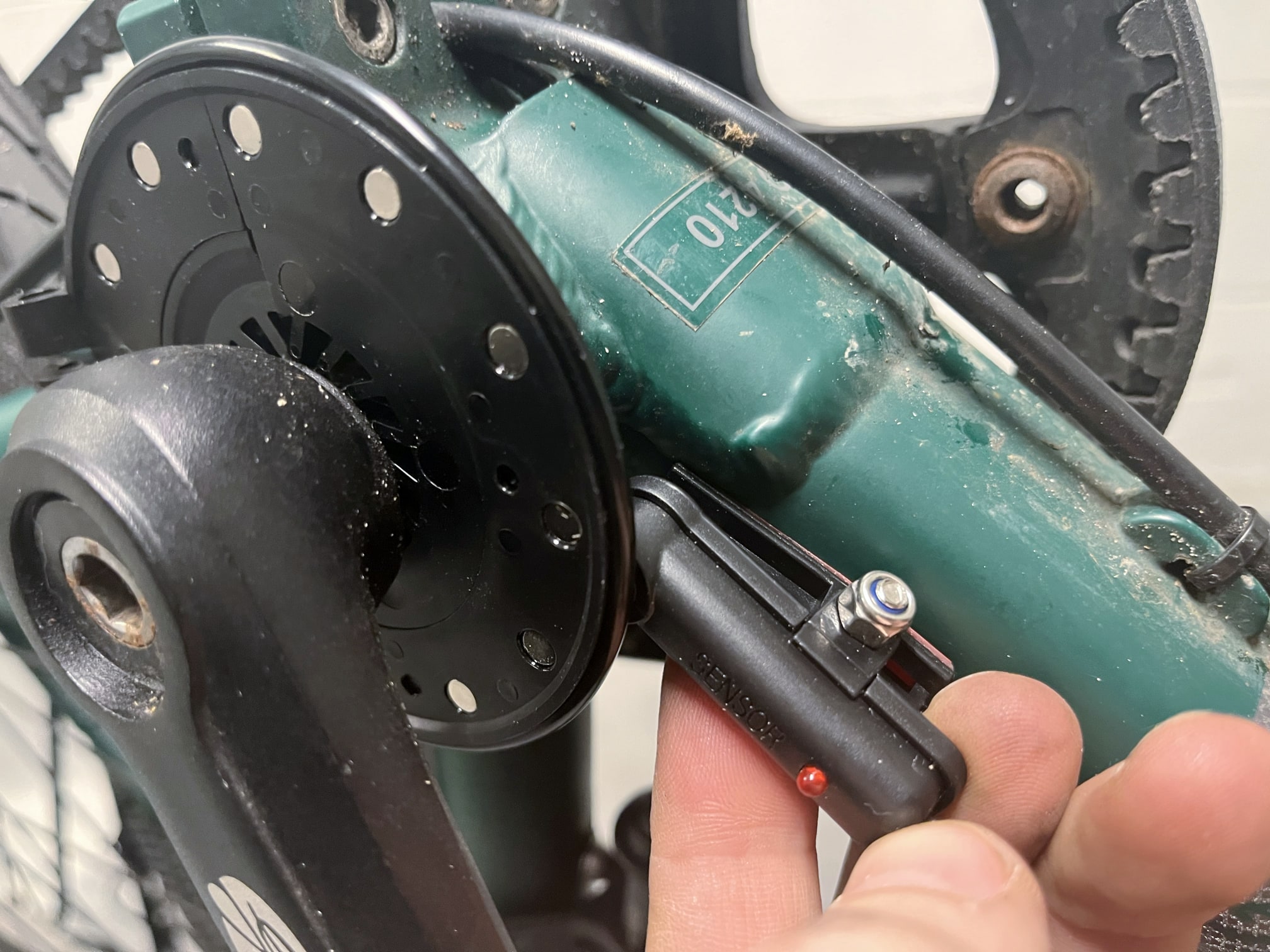 You want the sensor on the Swytch cadence ring to be as close as possible and stuck into place, but still a bit adjustable just in case. You have to think about it.